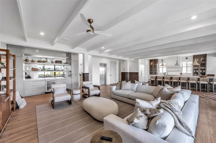 Image No.13-6 Bed Property for sale