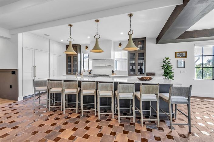 Image No.23-6 Bed Property for sale