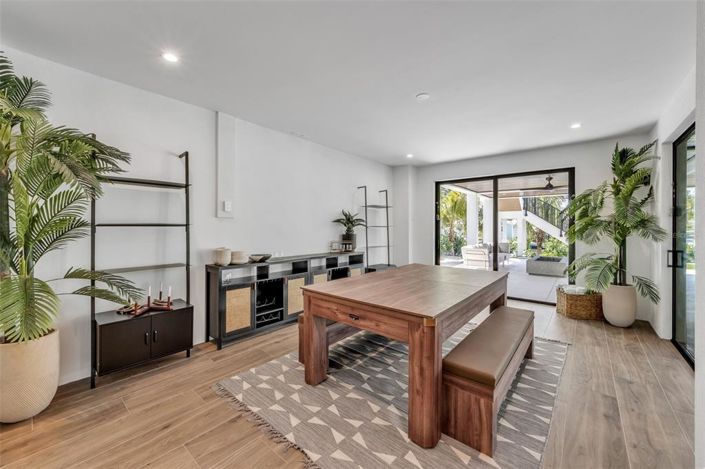 Image No.26-6 Bed Property for sale