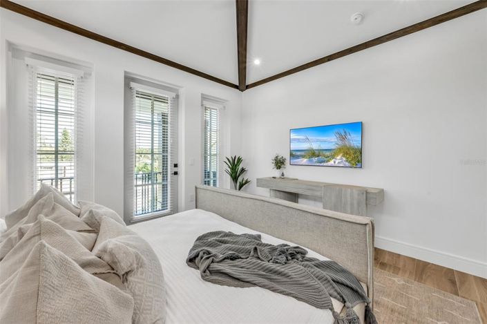 Image No.37-6 Bed Property for sale