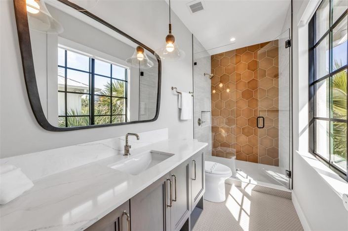 Image No.44-6 Bed Property for sale