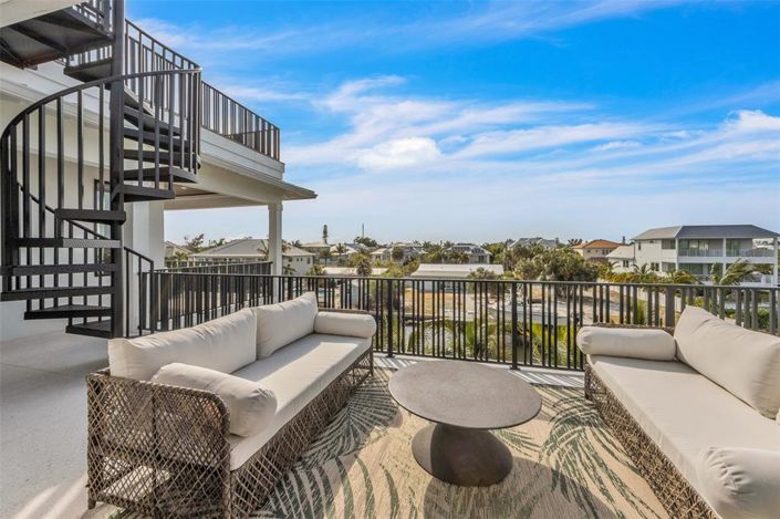 Image No.6-6 Bed Property for sale