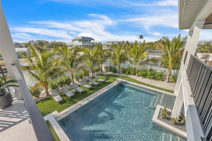 Image No.60-6 Bed Property for sale