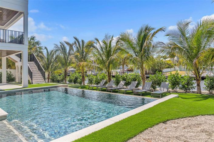 Image No.62-6 Bed Property for sale