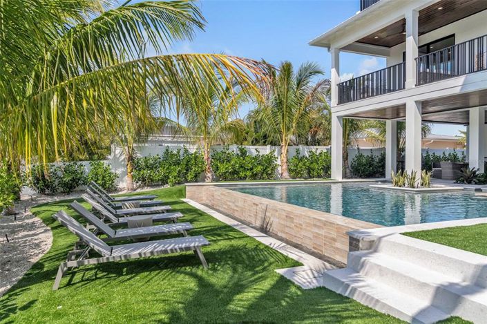 Image No.65-6 Bed Property for sale