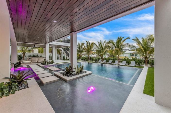 Image No.68-6 Bed Property for sale