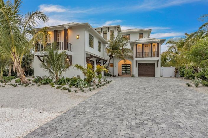 Image No.69-6 Bed Property for sale