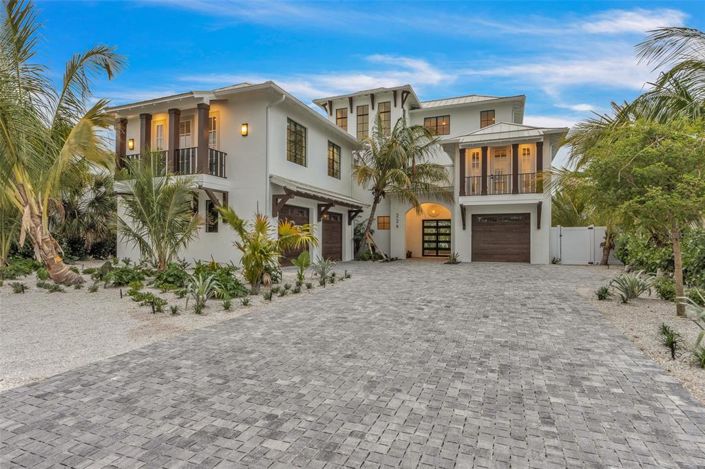 Image No.70-6 Bed Property for sale