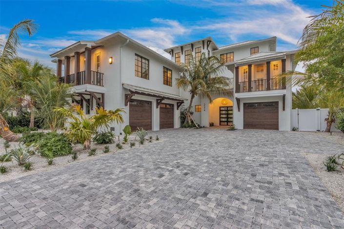 Image No.74-6 Bed Property for sale