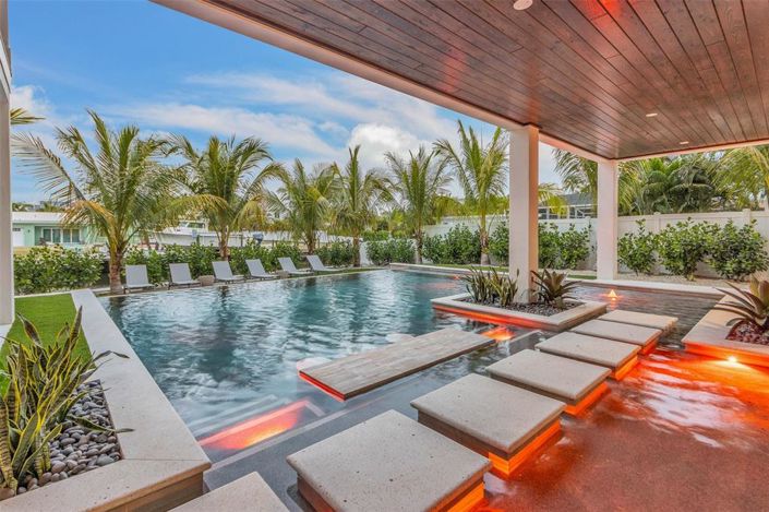 Image No.75-6 Bed Property for sale