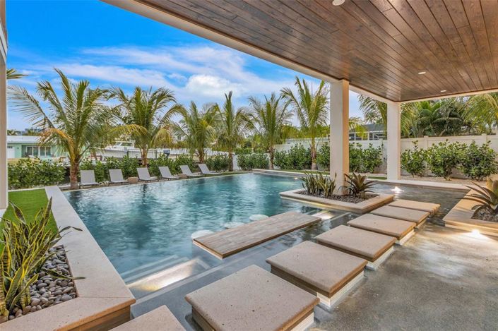 Image No.76-6 Bed Property for sale