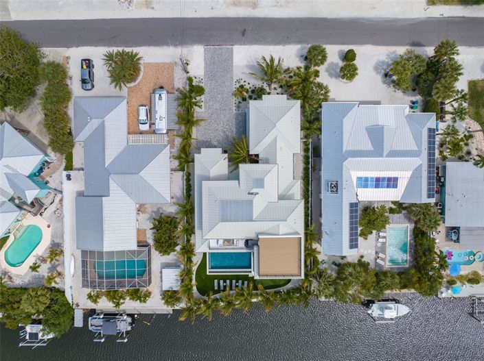 Image No.94-6 Bed Property for sale