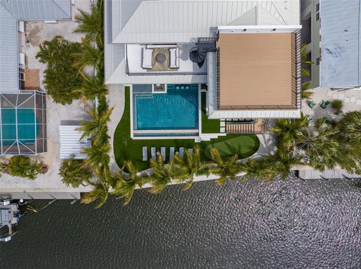 Image No.95-6 Bed Property for sale