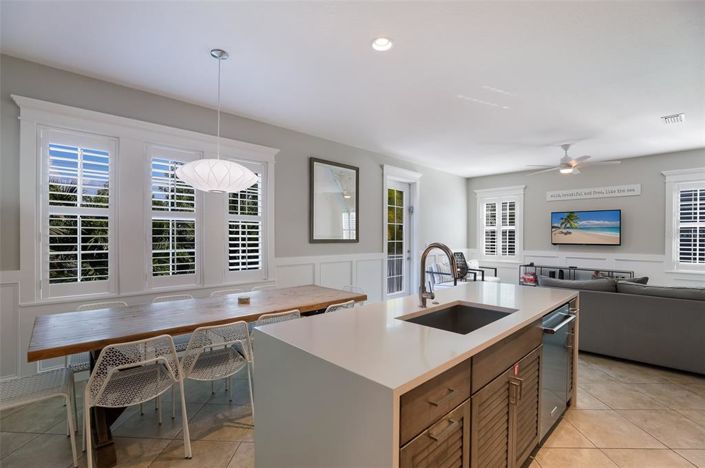 Image No.10-5 Bed Property for sale