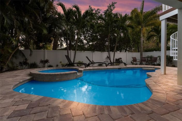 Image No.4-5 Bed Property for sale