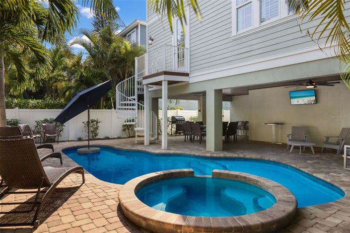 Image No.50-5 Bed Property for sale