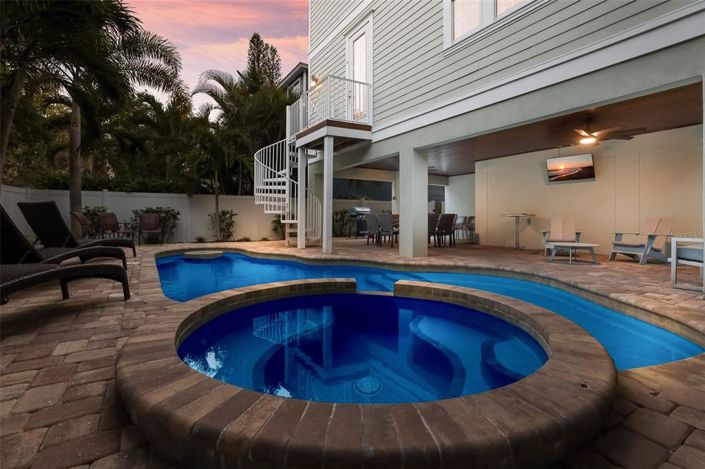 Image No.64-5 Bed Property for sale