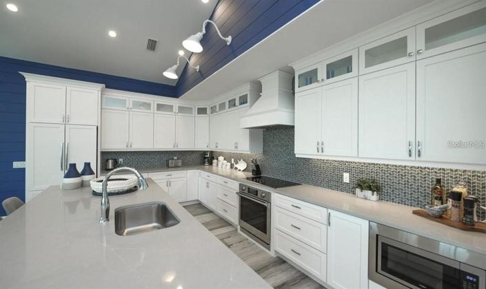 Image No.2-5 Bed Property for sale