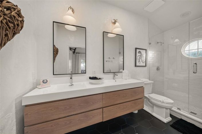 Image No.12-5 Bed Property for sale