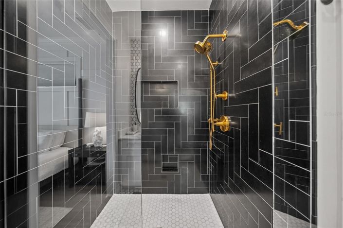 Image No.14-5 Bed Property for sale