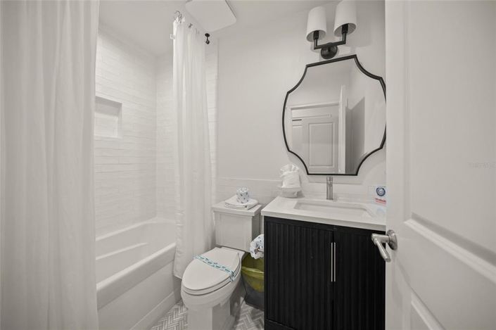 Image No.20-5 Bed Property for sale