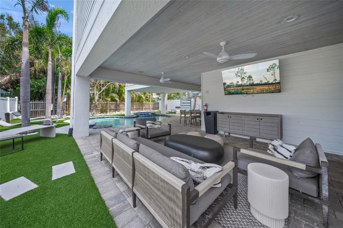 Image No.25-5 Bed Property for sale