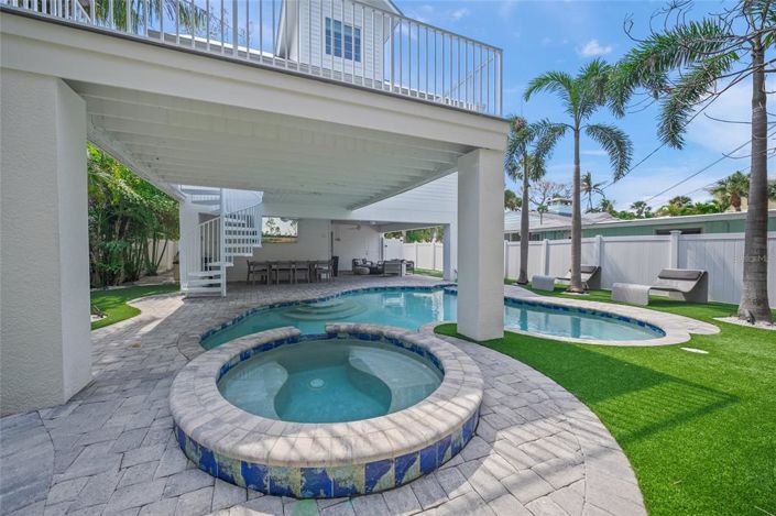 Image No.28-5 Bed Property for sale