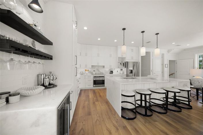 Image No.3-5 Bed Property for sale