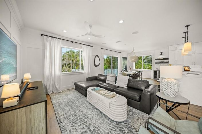 Image No.8-5 Bed Property for sale