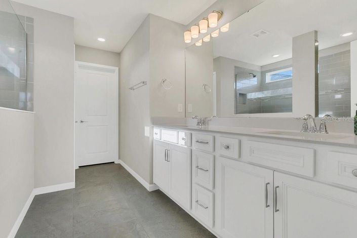 Image No.24-5 Bed Property for sale