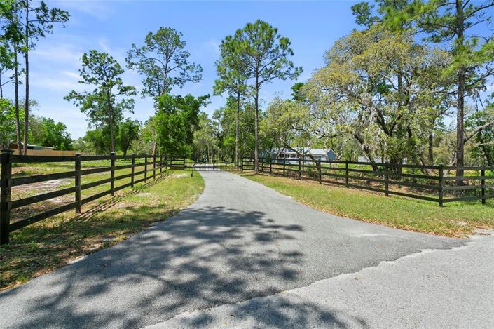 Image No.4-4 Bed Property for sale