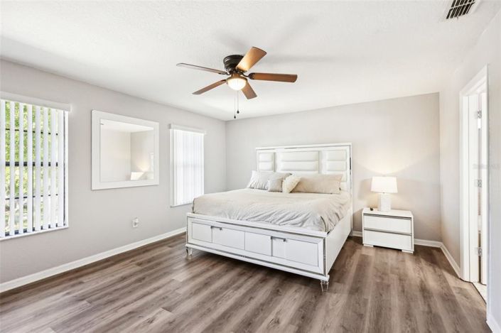 Image No.15-4 Bed Property for sale