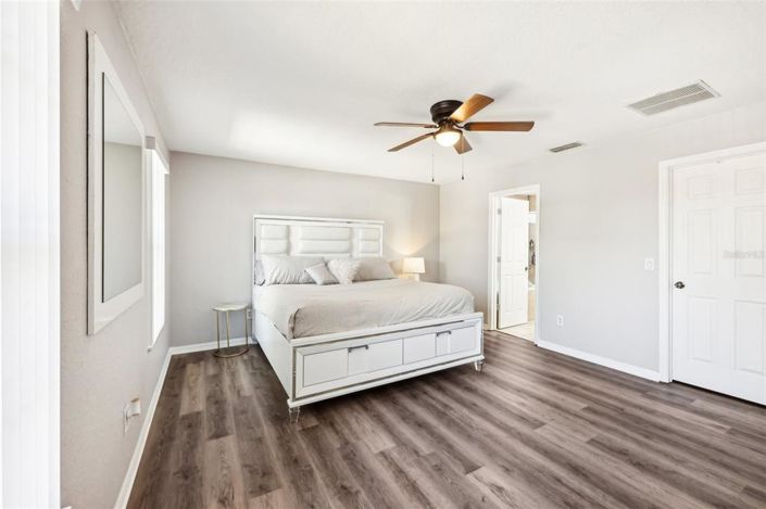 Image No.17-4 Bed Property for sale