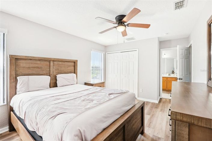 Image No.27-4 Bed Property for sale