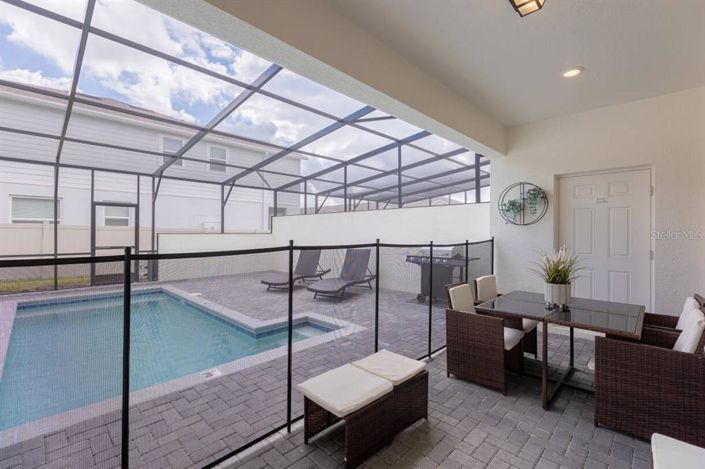 Image No.12-5 Bed Townhouse for sale