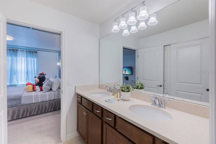 Image No.18-5 Bed Townhouse for sale