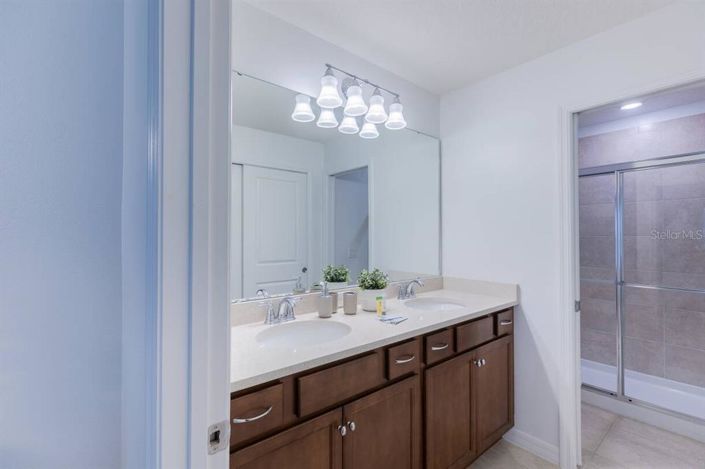 Image No.19-5 Bed Townhouse for sale