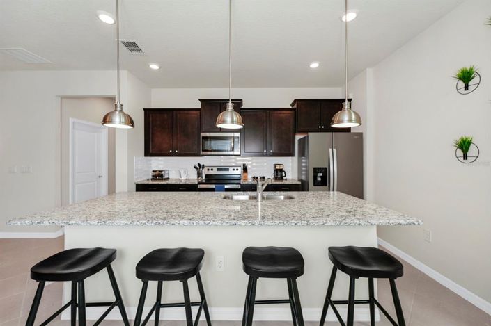 Image No.10-6 Bed Property for sale