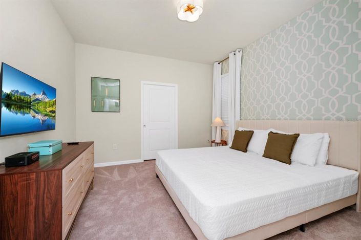 Image No.13-6 Bed Property for sale