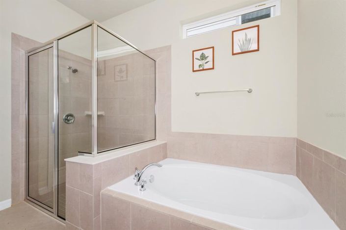 Image No.16-6 Bed Property for sale