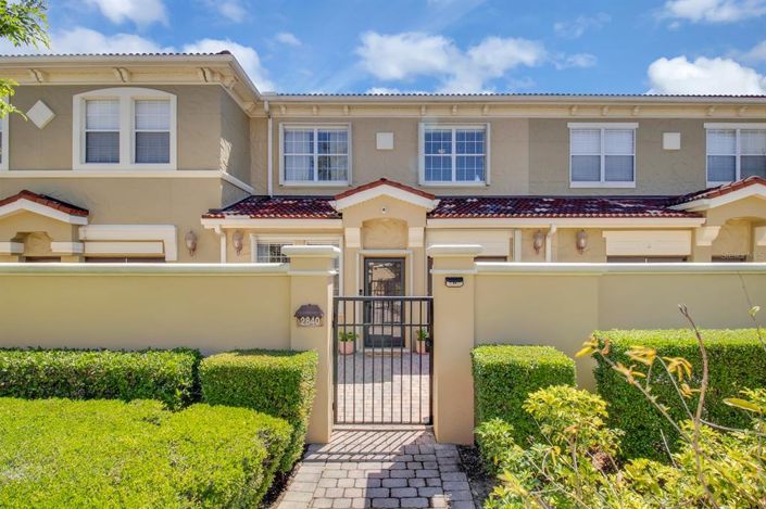 Image No.1-3 Bed Townhouse for sale