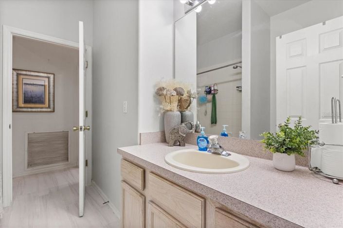 Image No.17-4 Bed Property for sale