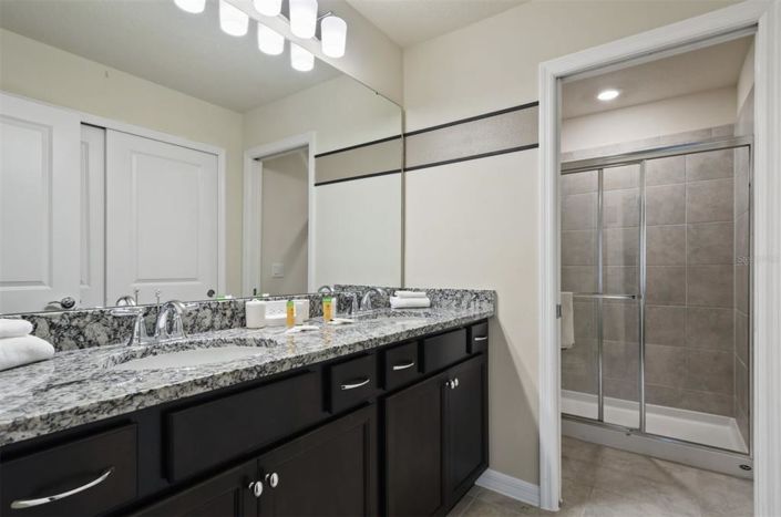 Image No.25-5 Bed Townhouse for sale