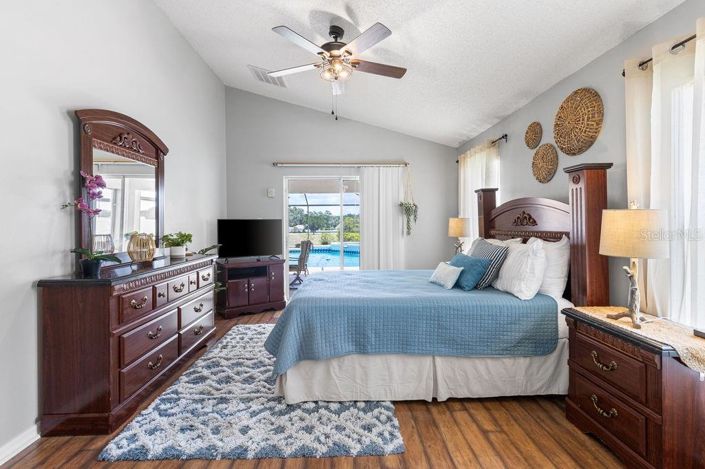 Image No.10-5 Bed Property for sale