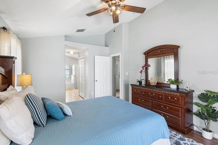 Image No.12-5 Bed Property for sale