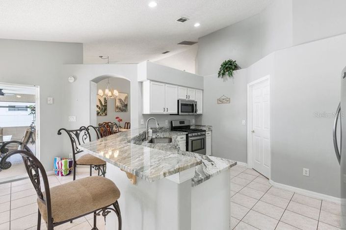 Image No.8-5 Bed Property for sale