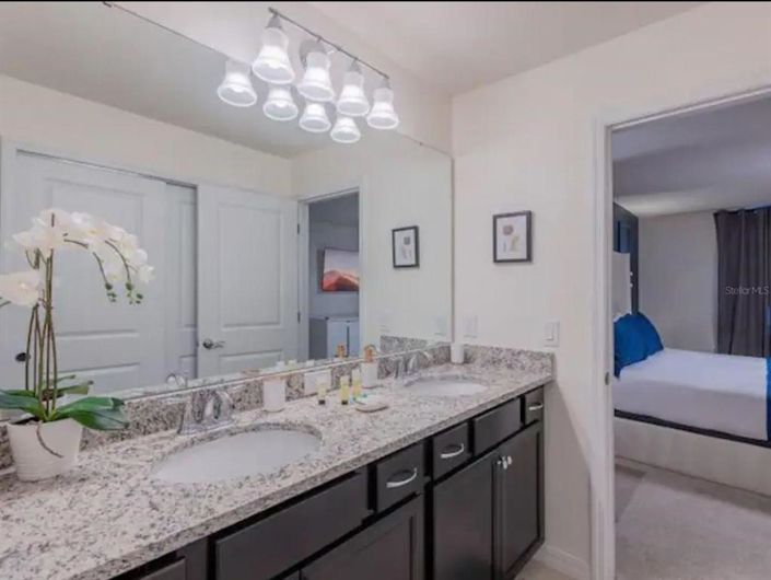 Image No.19-5 Bed Townhouse for sale