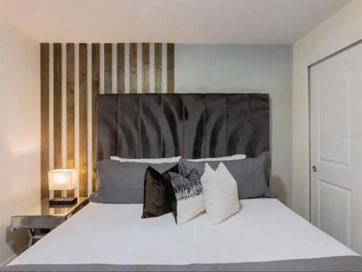 Image No.9-5 Bed Townhouse for sale