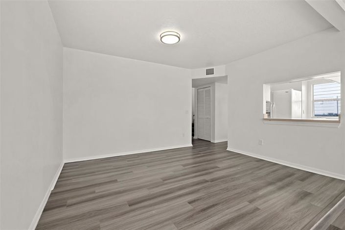 Image No.11-4 Bed Townhouse for sale