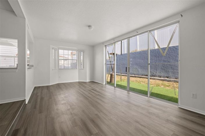 Image No.13-4 Bed Townhouse for sale